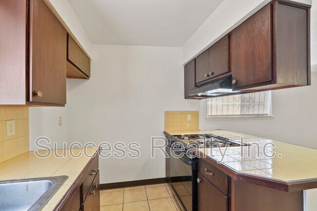 Building Photo - 5440 Viceroy Dr