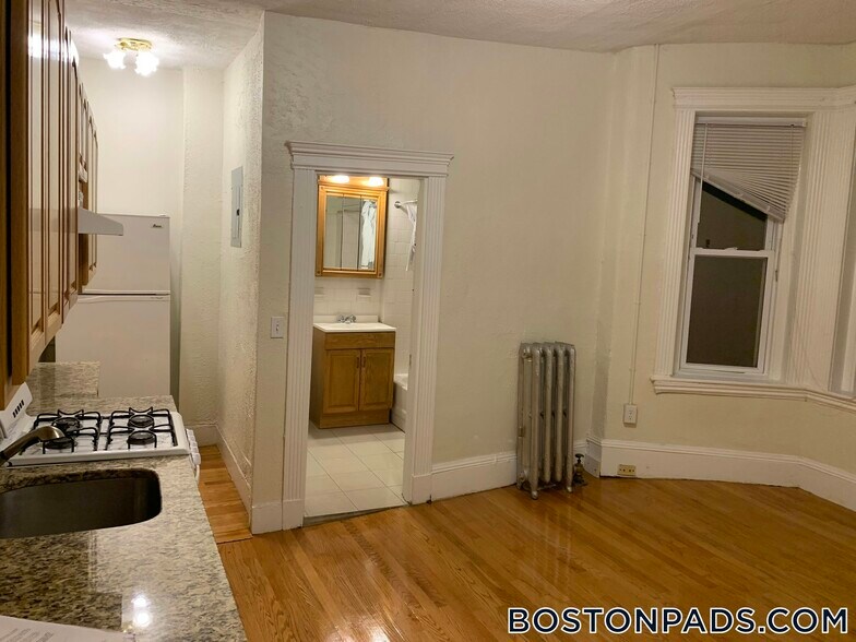 Building Photo - 171 Hemenway St