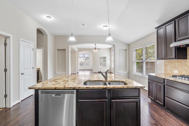 Building Photo - 2923 Bluffstone Dr