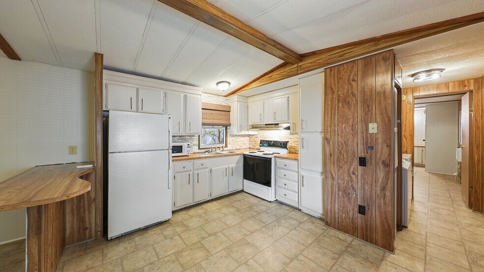 Building Photo - 215 Spanish Oak Dr