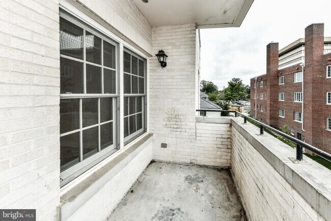 Building Photo - 231 N Thomas St
