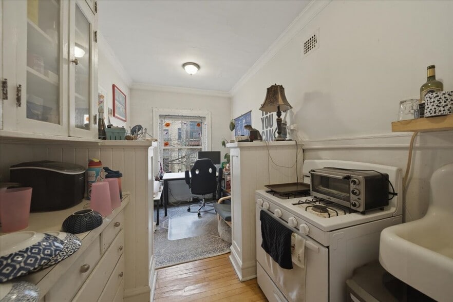 Building Photo - 3449 N Elaine Pl