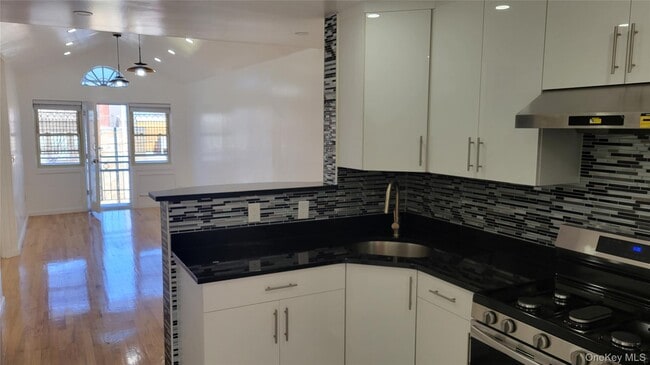 Building Photo - 31-16 60th St