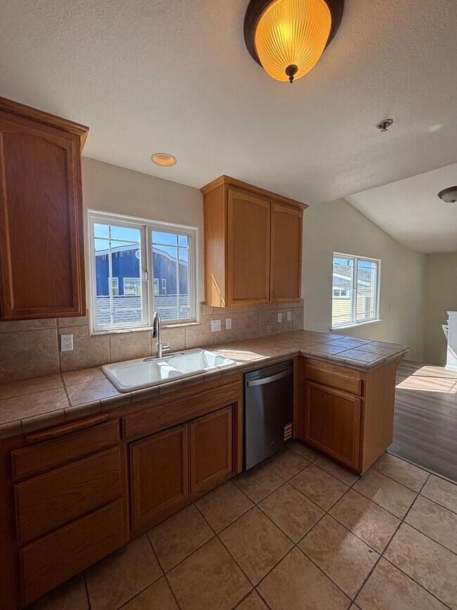 Building Photo - P32000