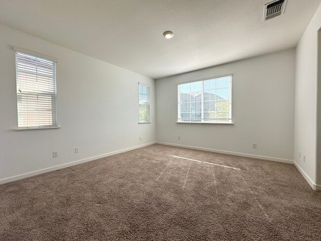 Building Photo - 1008 Oakbriar Cir