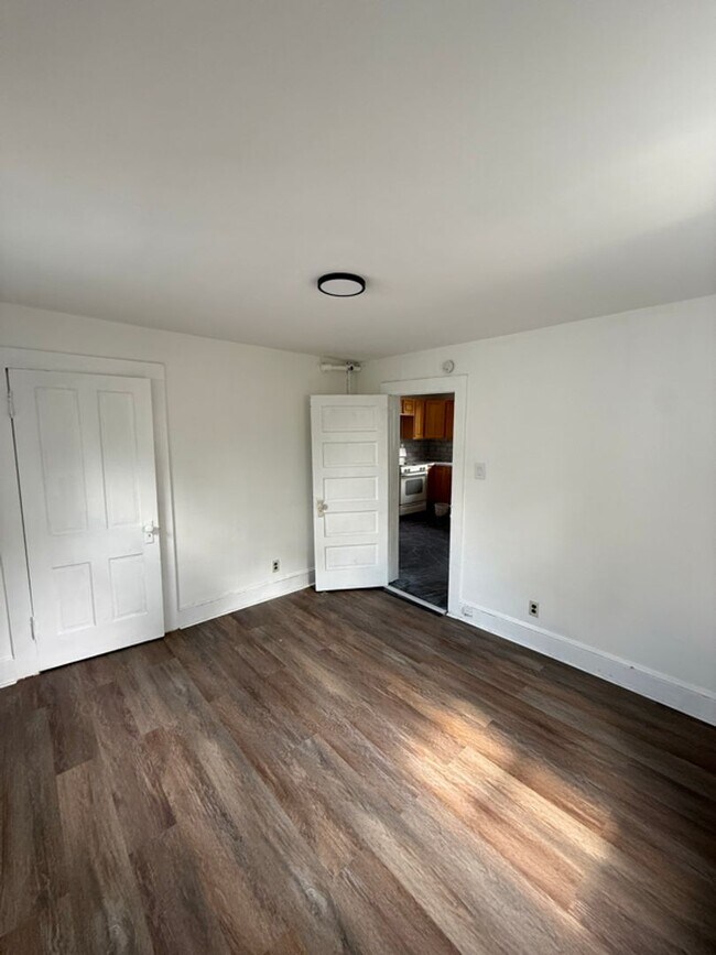 Building Photo - 1608 E Gibson St