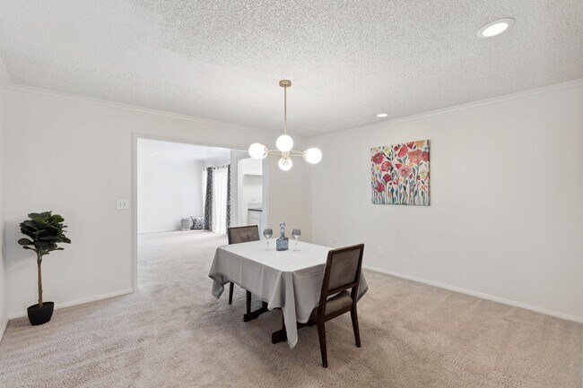 Building Photo - 2400 Sq Ft Condo for Rent Near Shopping