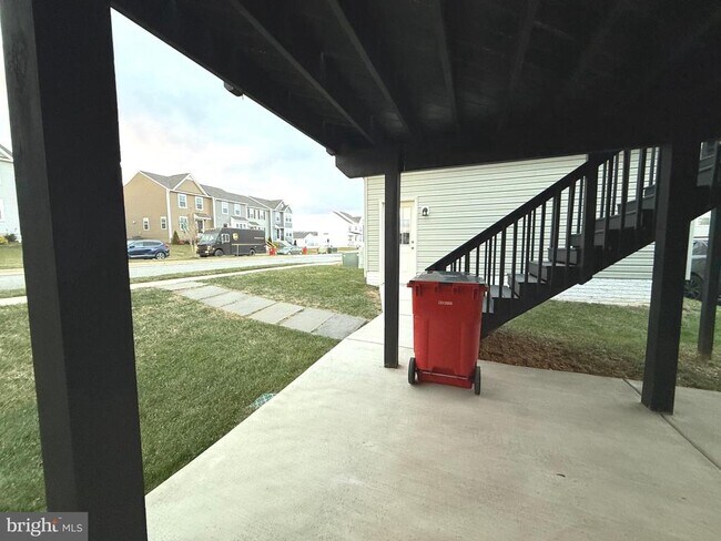 Building Photo - 60 Deerbrook Dr