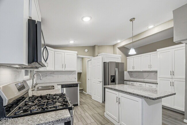 Building Photo - 10164 Dunbarton Dr