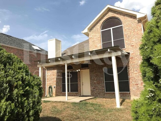 Building Photo - 2132 Montclair Ln