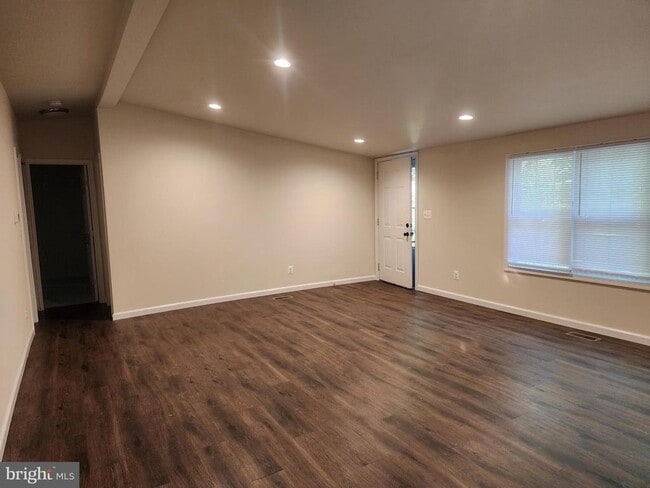 Building Photo - 22848 Our Ladys Ln