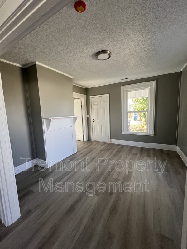 Building Photo - 726 Henderson Ave