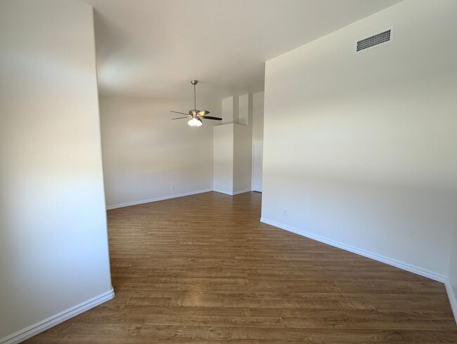 Building Photo - 3 Bedroom Townhome at Townes at Southpark ...
