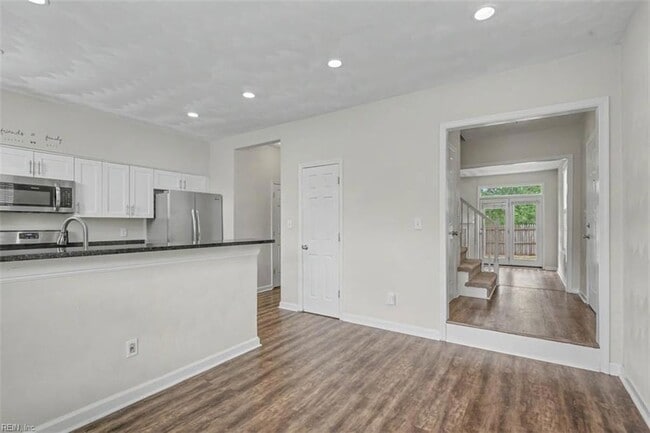 Building Photo - 601 Huntly Dr