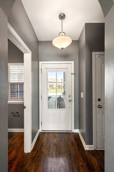 Building Photo - 105 Dursley Ln