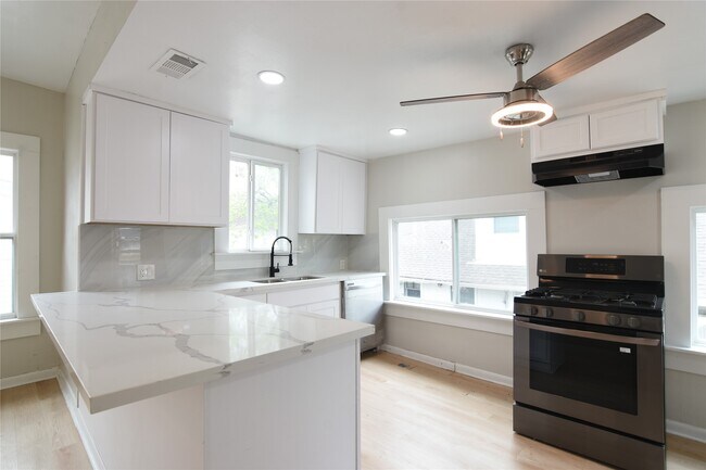 Building Photo - 615 Pacific St