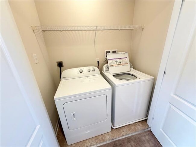 Building Photo - 525 Gala Dr