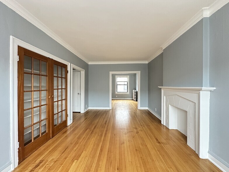 Building Photo - 1321.5 W Estes Ave