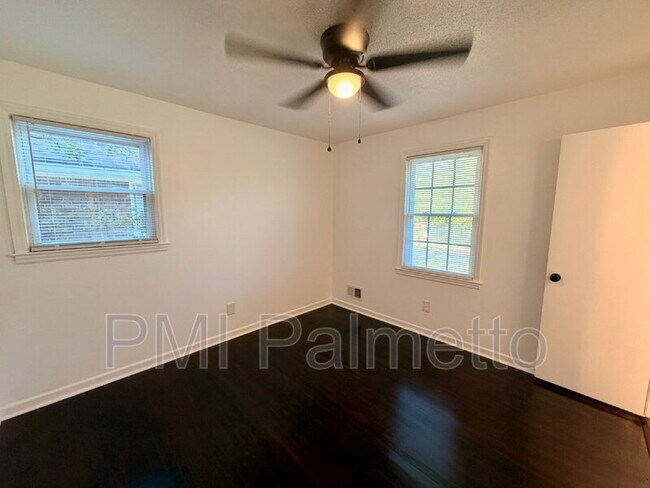 Building Photo - 128 Crestmore Dr