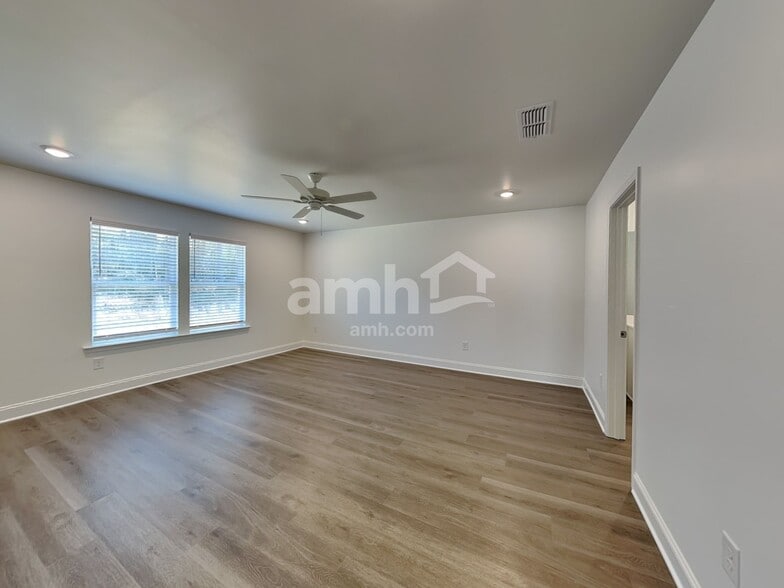 Building Photo - 955 Carnelian Ln