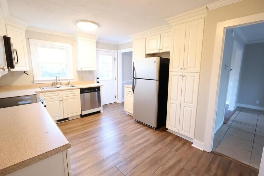 Building Photo - 1985 Briarcliff Rd