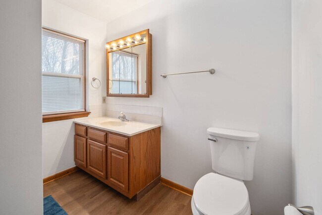 Building Photo - 1911 Cambridge Manor Dr