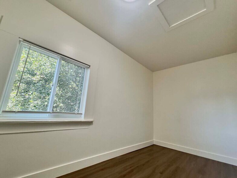 Building Photo - 1303 Adeline St