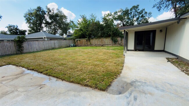 Building Photo - 4106 Clovernook Ln