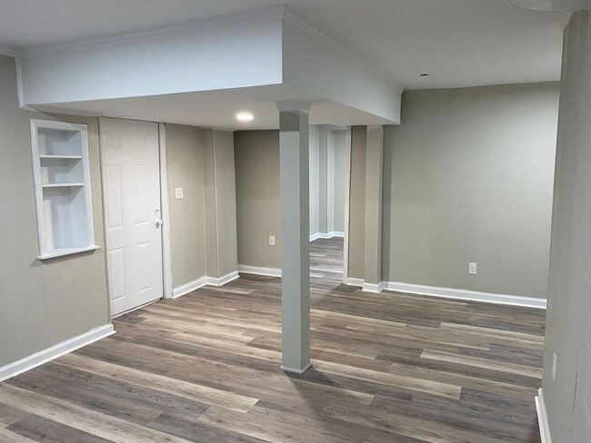 Building Photo - AVAILABLE TO SHOW!