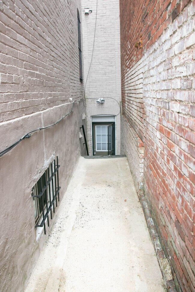 Building Photo - 607 P St NW