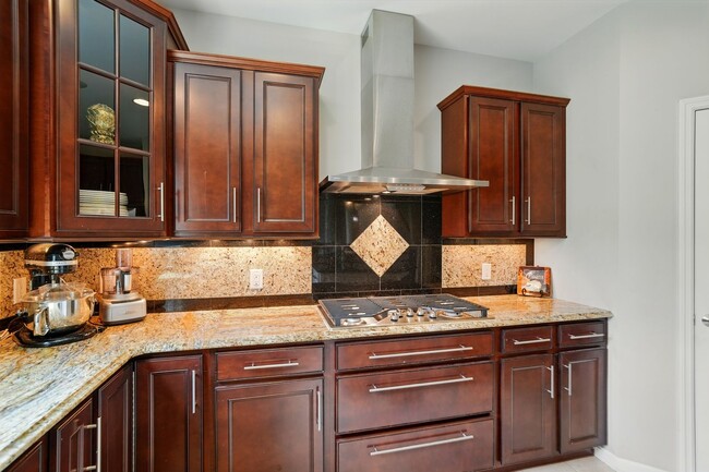 Building Photo - Five Bedroom House in Deerfield Township!