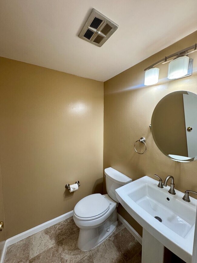 Building Photo - Nice Two-Story Unit with Attached Garage a...