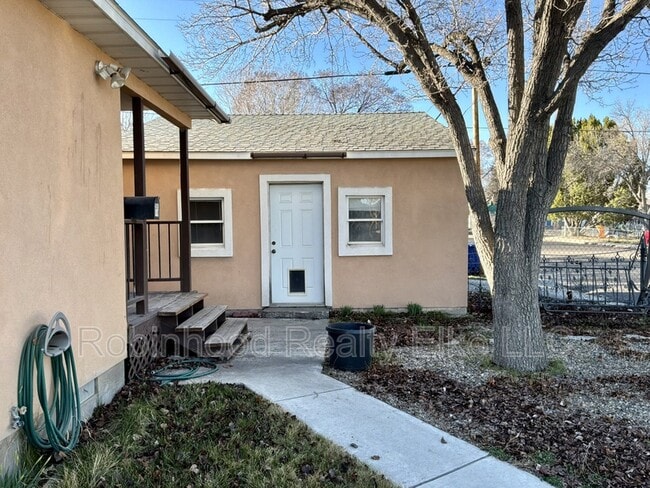 Building Photo - 385 Fir St