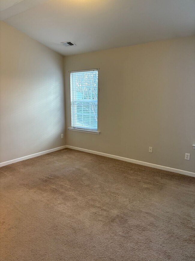 Building Photo - 2224 Winthrop Chase Dr