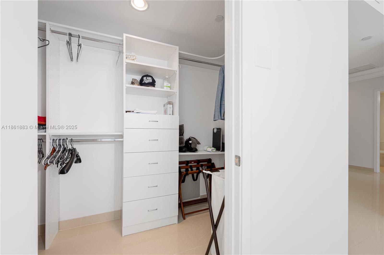 Building Photo - 5875 Collins Ave