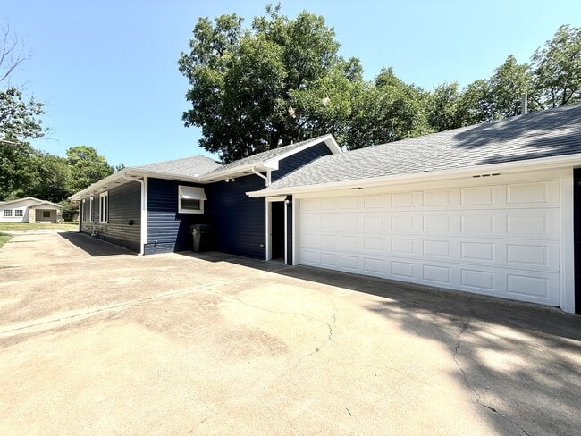 Building Photo - 901 Wolverton St