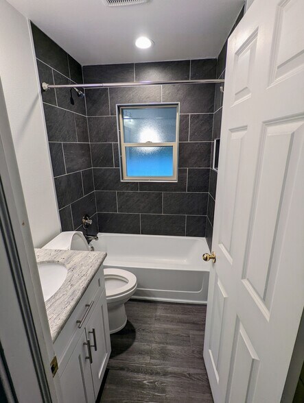 Building Photo - 2310 W Kiernan Ave