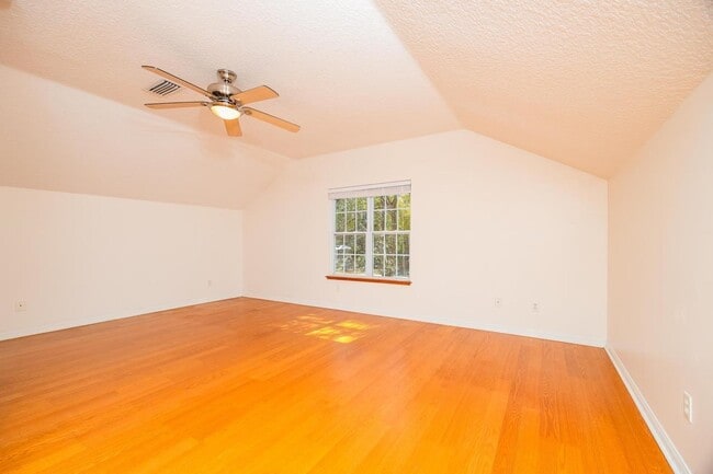 Building Photo - 728 Willow Wood Pl