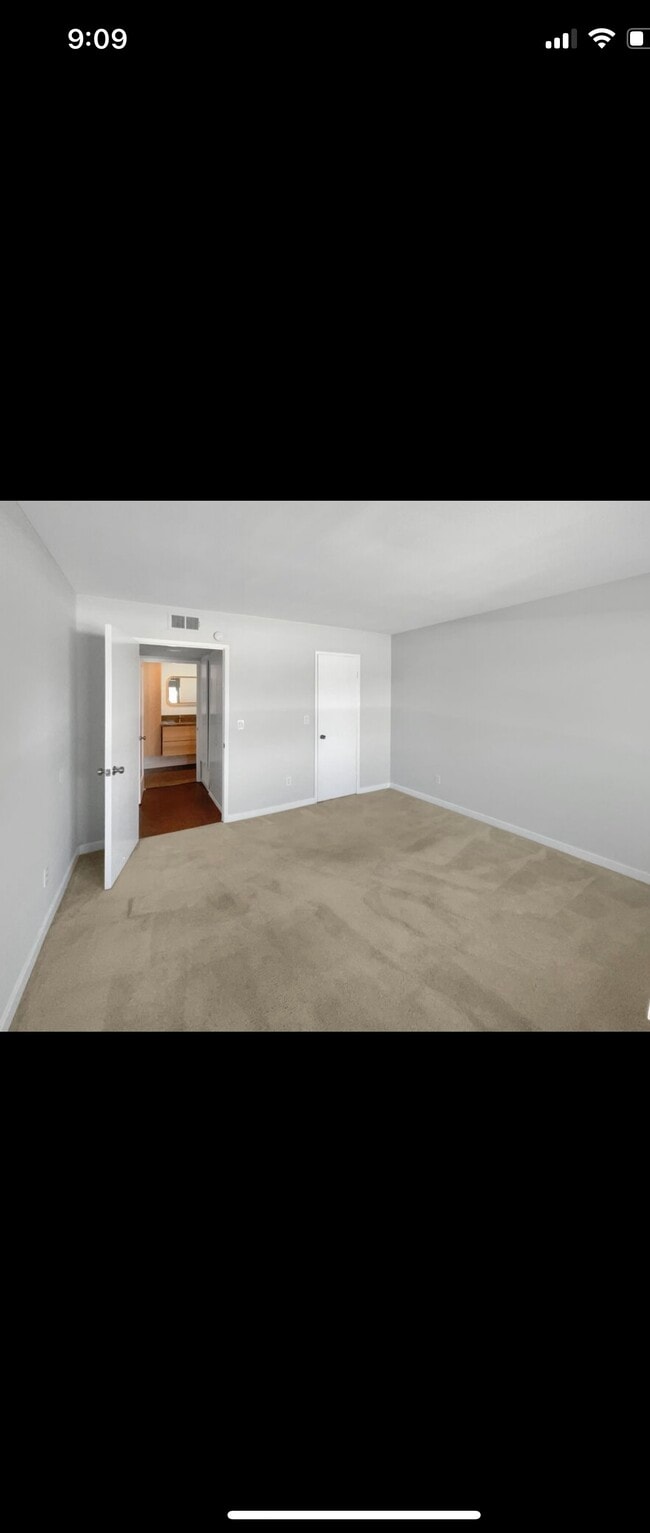 Building Photo - 1101 W MacArthur Blvd