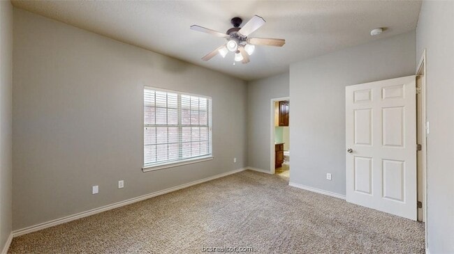 Building Photo - 211 Forest Dr Loop