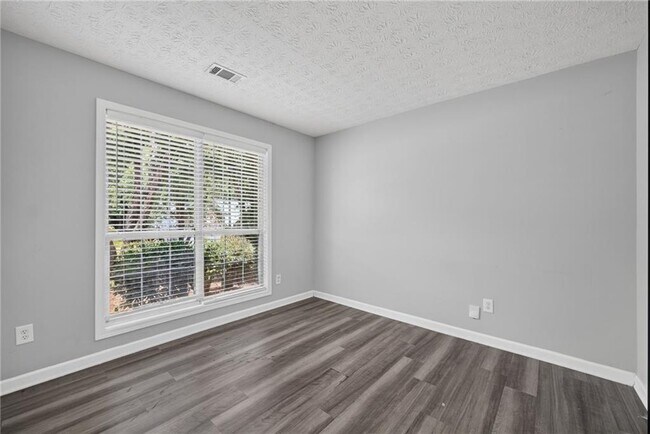 Building Photo - 530 Sterling Pointe Ct NW