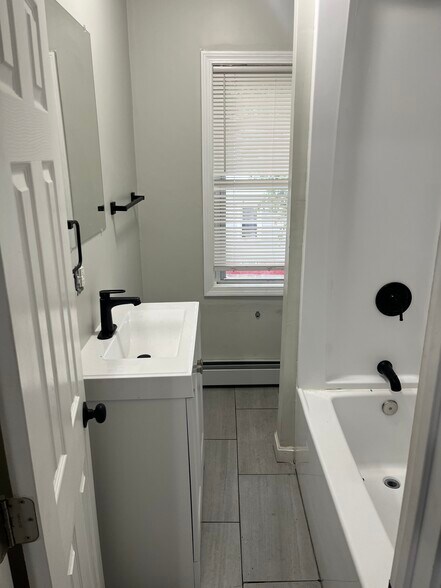 Building Photo - 16R Lisbon St