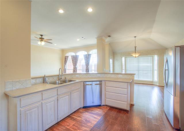 Building Photo - 1221 Greenway Dr