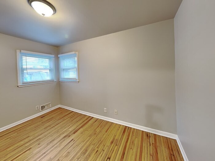 Building Photo - 1103 44th Ave NE