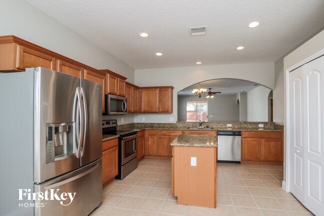 Building Photo - 1420 Bridgeport Cir