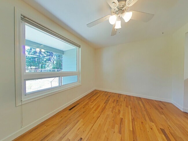 Building Photo - 2 Bedroom House ~ Albany ~ Pet Friendly