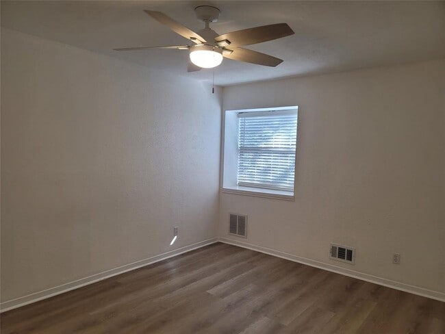 Building Photo - 2308 Barton Village Cir