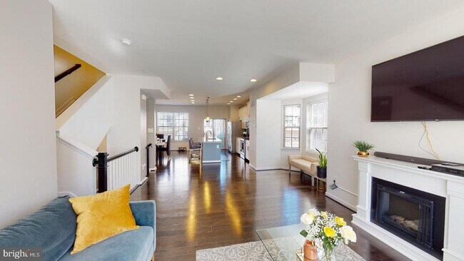 Building Photo - 2517 Francis Ln