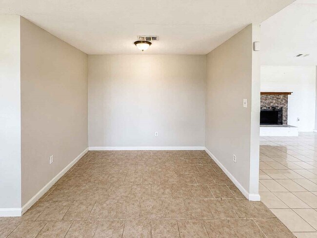 Building Photo - 8607 Sherrywood Dr