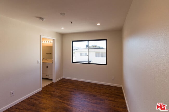 Building Photo - 301 W Loraine St
